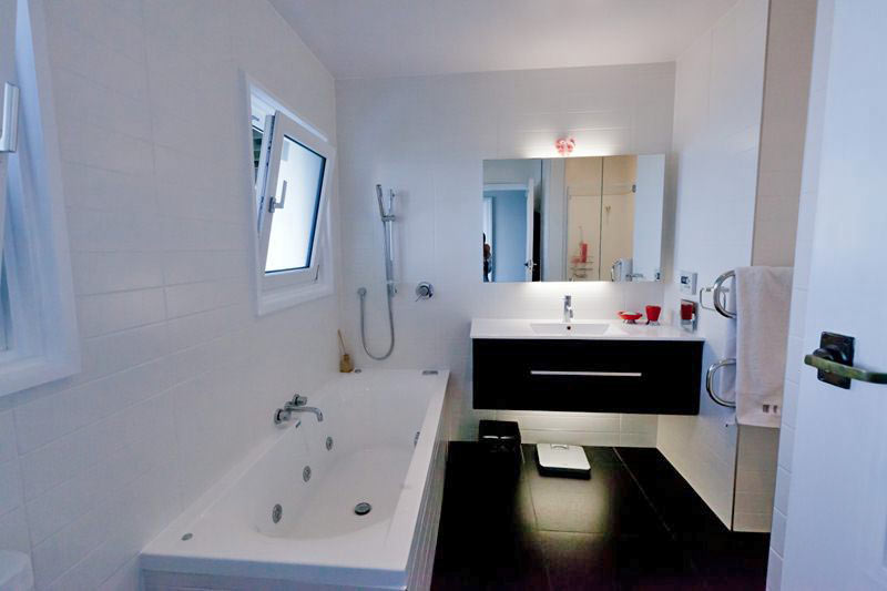 gallery image - bathroom window